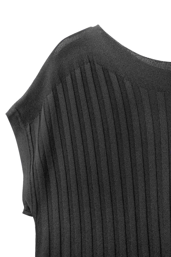 Q2|White Boat-Neck Top- Black