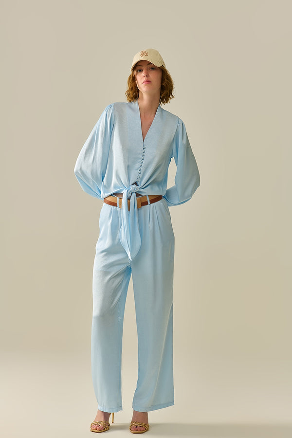 Q2| Cropped Buttoned Knot Top
