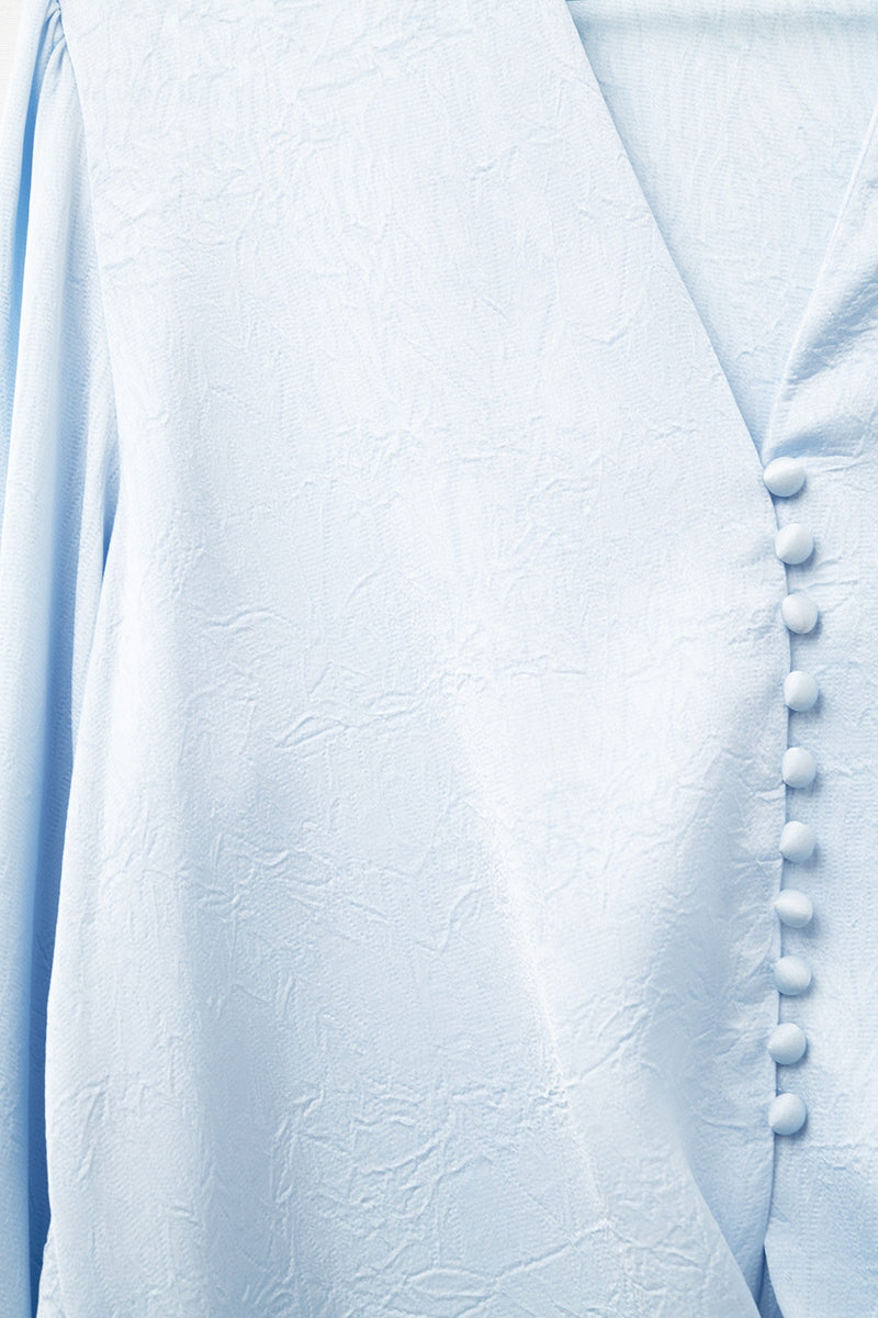 Q2| Cropped Buttoned Knot Top