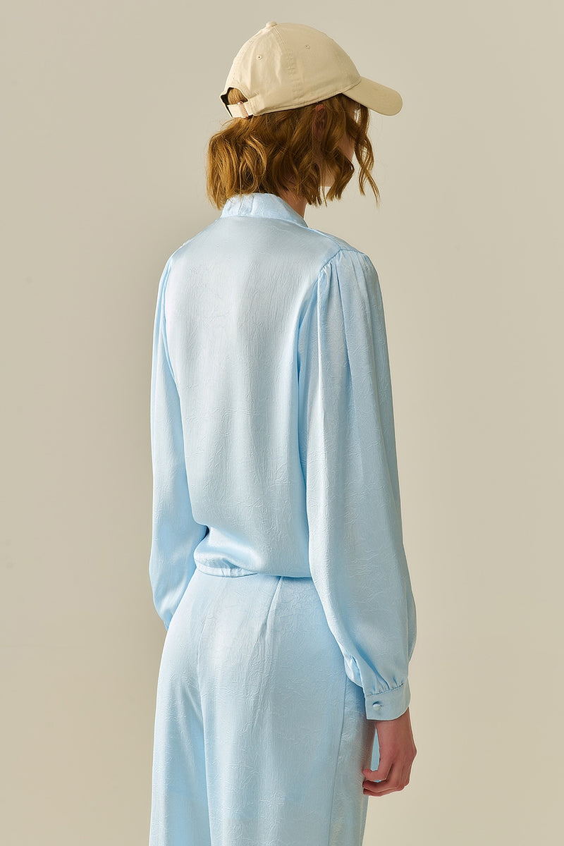 Q2| Cropped Buttoned Knot Top