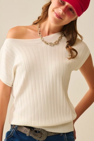 Q2| White Boat-Neck Top- White